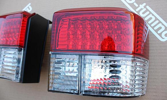 Задние фонари VW T4 красно-белые с LED диодным стоп сигналом VWTRN90-745RW-N / 2270995 441-1919P4BEVCR