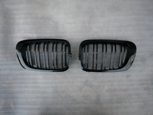 Ноздри решетки BMW 3 Е46 купе 99-03 двойные черный глянец 5211086JOE 