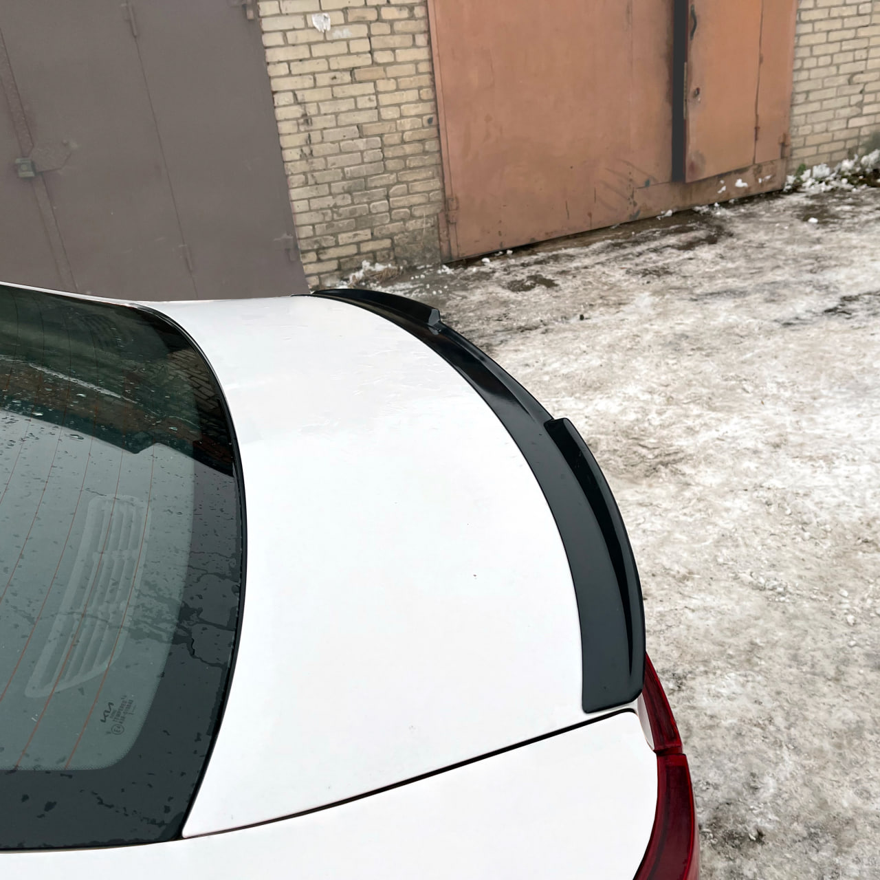 Спойлер лезвие крышки багажника Kia Rio 4 - черный металлик