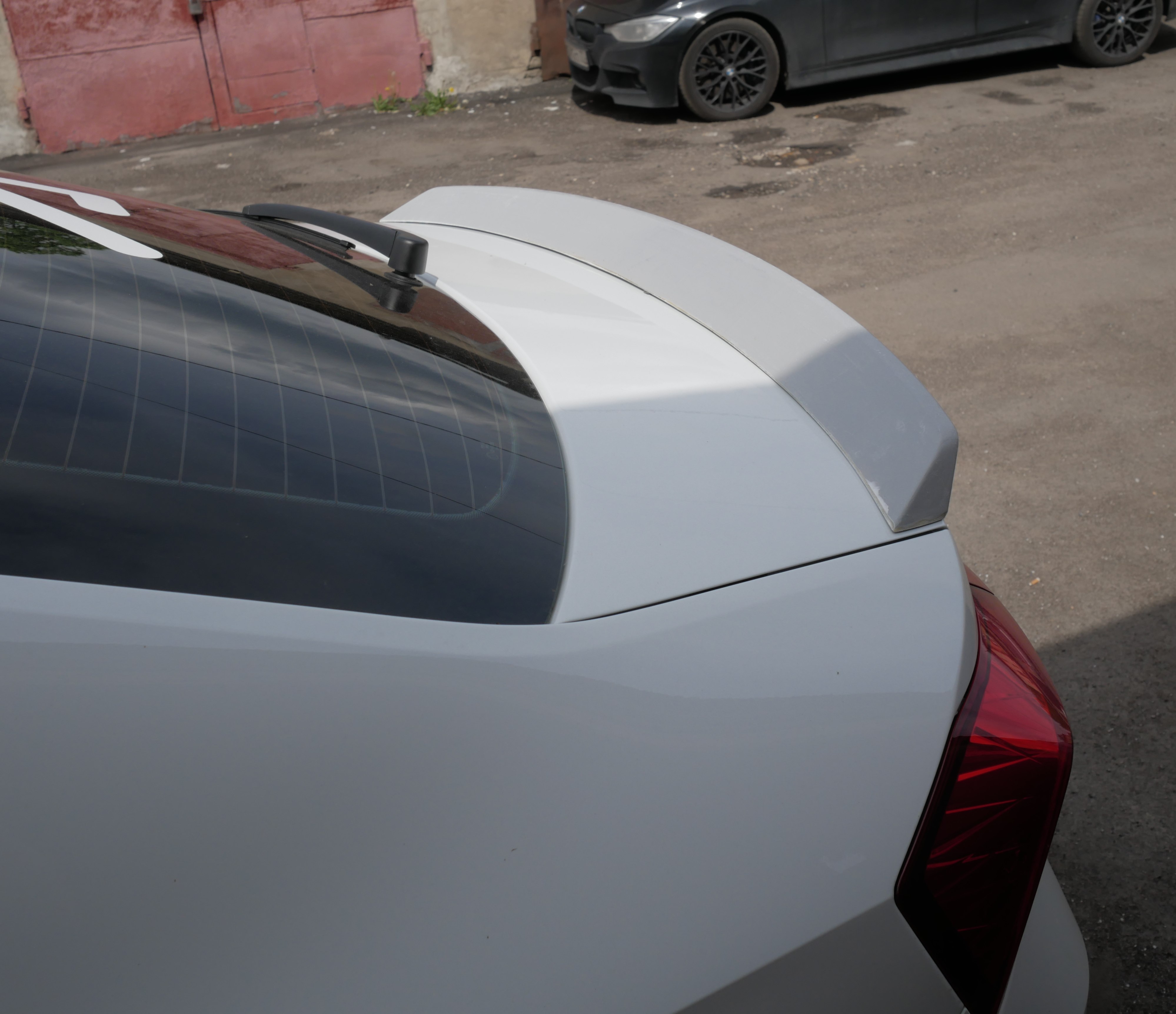 Спойлер на рапид. Спойлер RS Skoda Rapid. Спойлер на Рапид 2021 крышку багажника. Спойлер Skoda Rapid 2. Спойлер Рапид 2020.